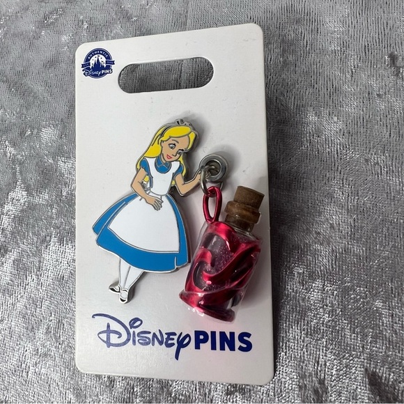 Disney pin Alice in  wonderland holding potion from movie collectable pink blue - Picture 3 of 4